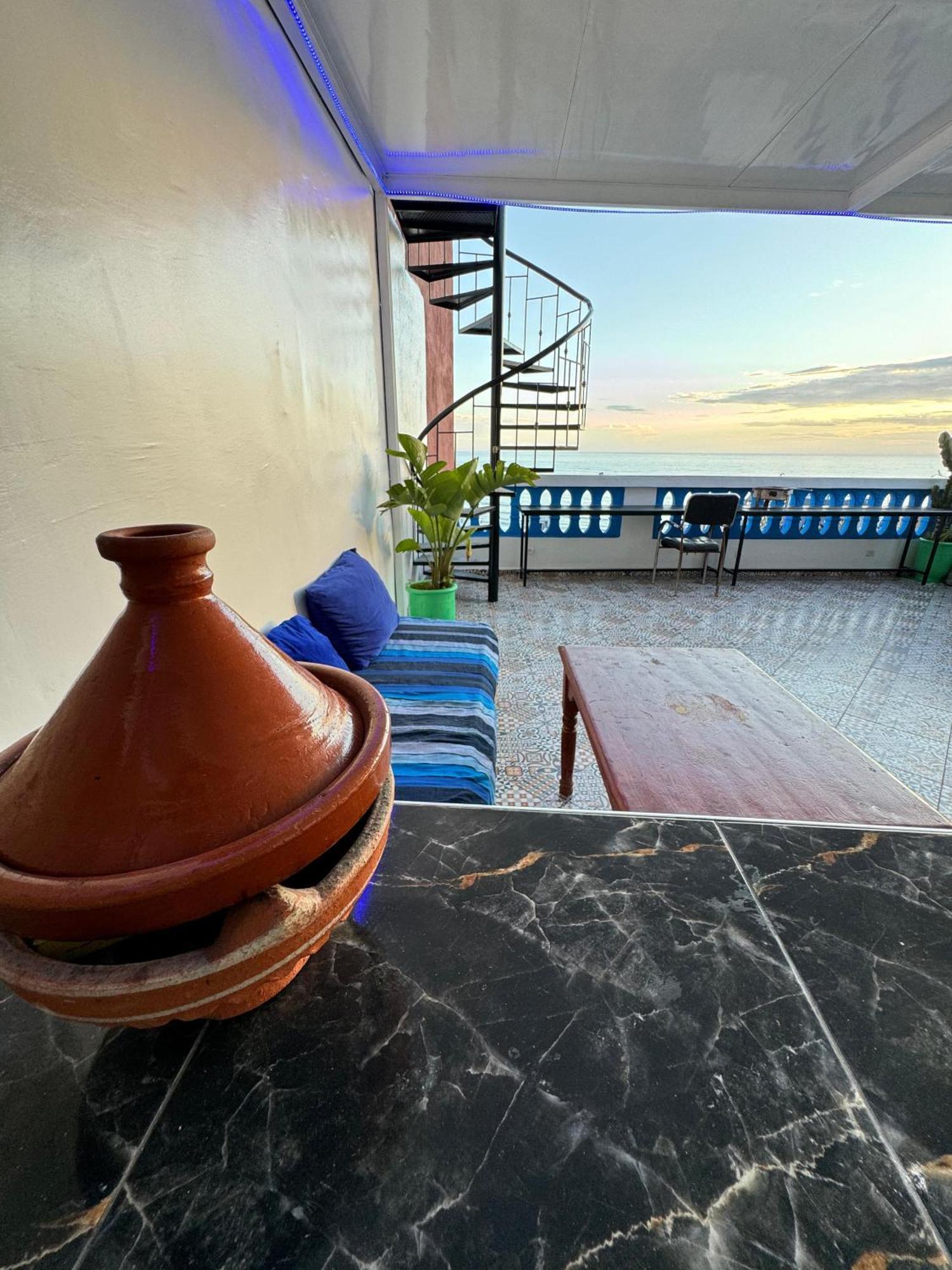 Jada Surf House *